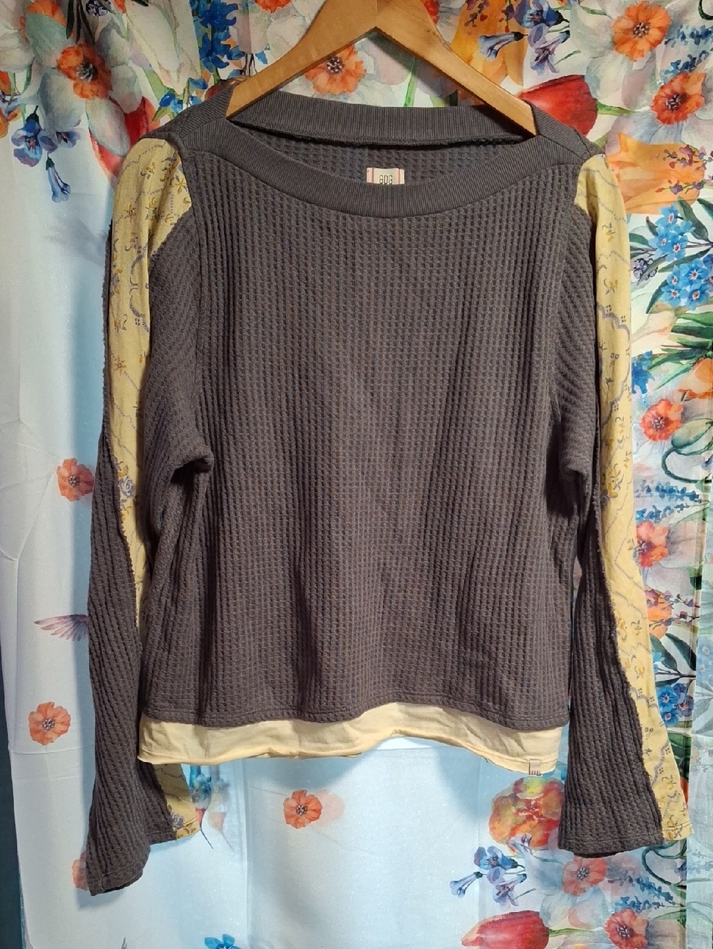 BDG Gray Waffle Knit Top with Floral Sleeve Panels Size Meduim